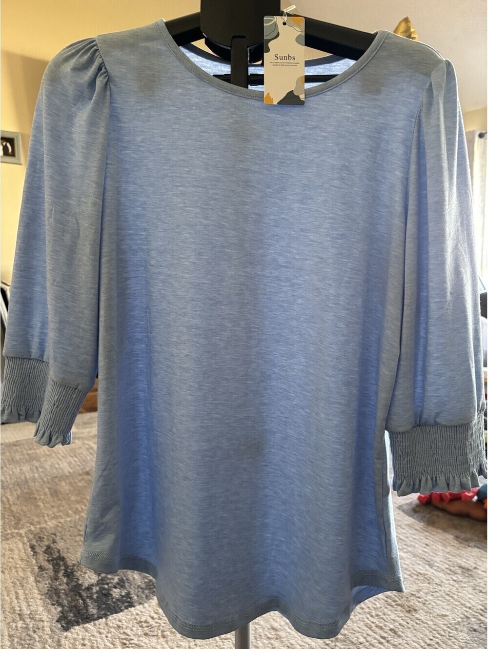 SUNBS, Ruffled Sleeve Top Size Lg - Picture 1 of 4